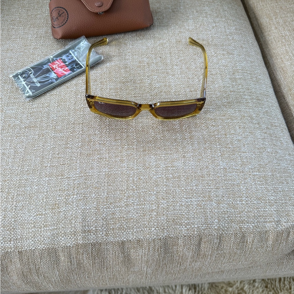 NWOT Ray-Ban Amber Sunglasses with Case Eyewear Ray-Ban Kiliane RB 4395 (66828H) - Picture 5 of 6